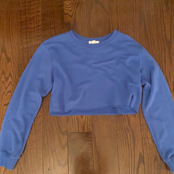 Blue cropped crew neck in size women’s small - Picture 1 of 3